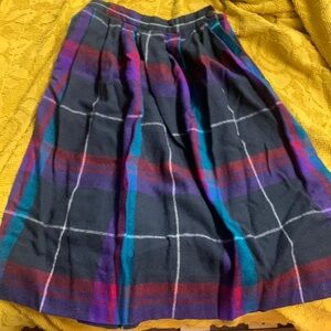 Chai’s skirt-size 8 100% wool